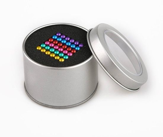 Bile magnetice colorate