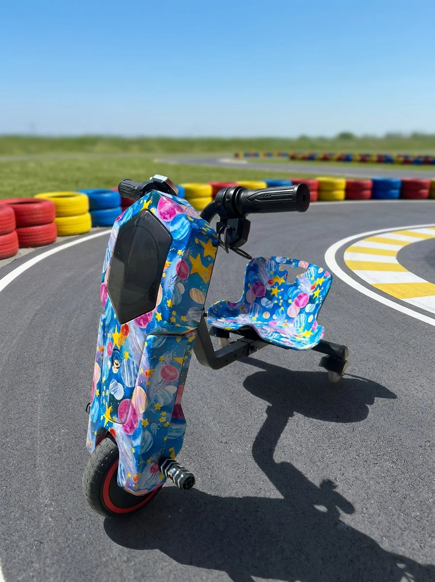 Tricicletă electrică drift Premium pentru copii, 350W + cască si echipament complet de protecție CADOU