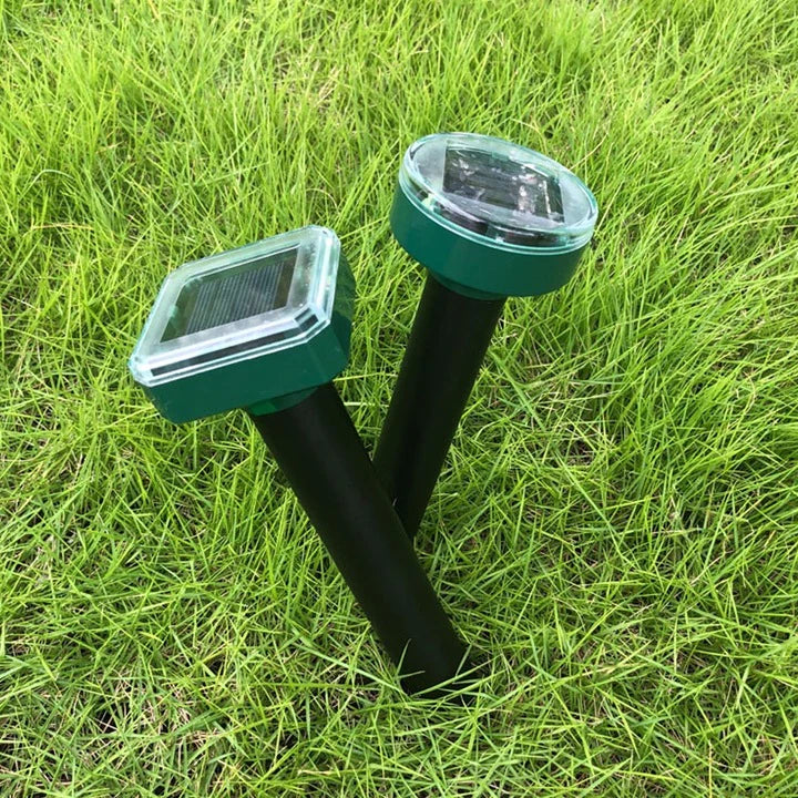 Set 4 aparate solare anti rozatoare cu ultrasunete pentru gradina si curte